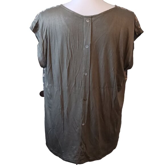 NEW Papermoon Floral V-neck Pleated Blouse, Faux Button-up Back Green M - Picture 3 of 10